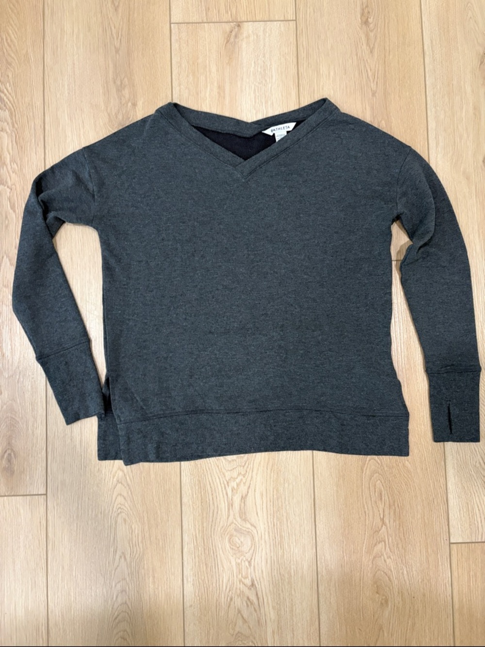 Athleta Gray V-Neck Sweatshirt Women's Small Thumbholes Athleisure Pullover